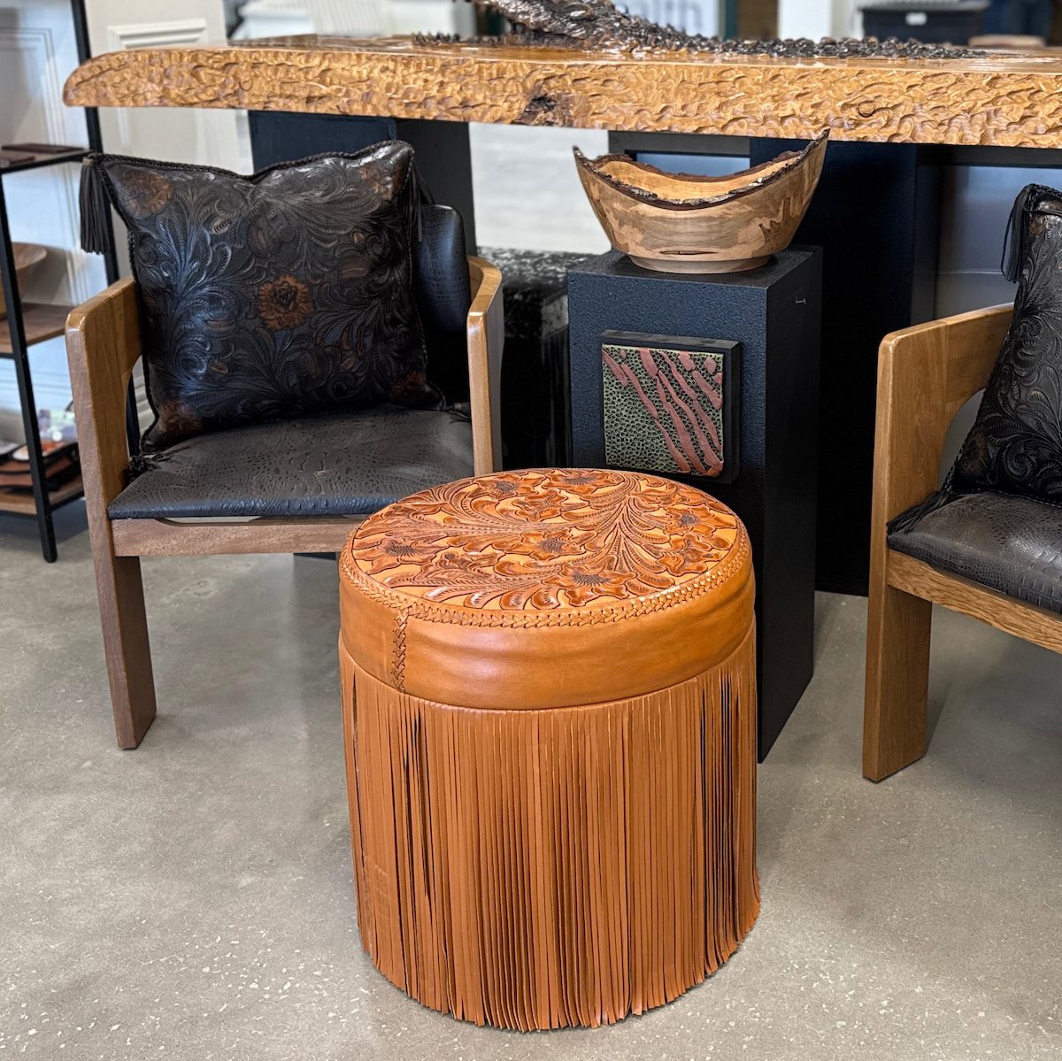 Sisters OttomanTooled seatingbrown - Ranch & Co Interiors