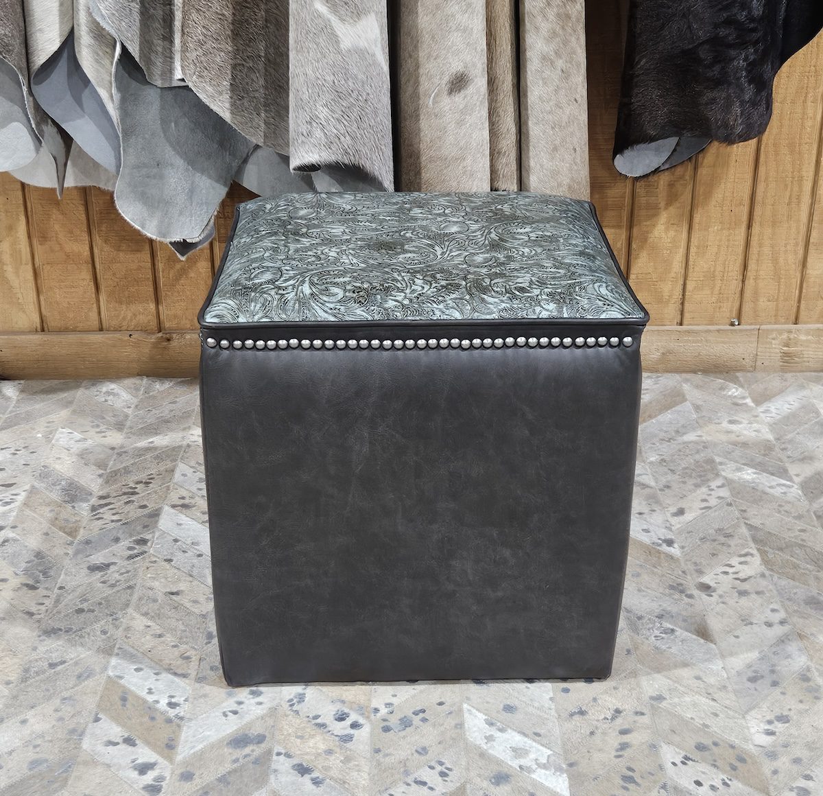 OaKdale square cubeedge - Ranch & Co Interiors